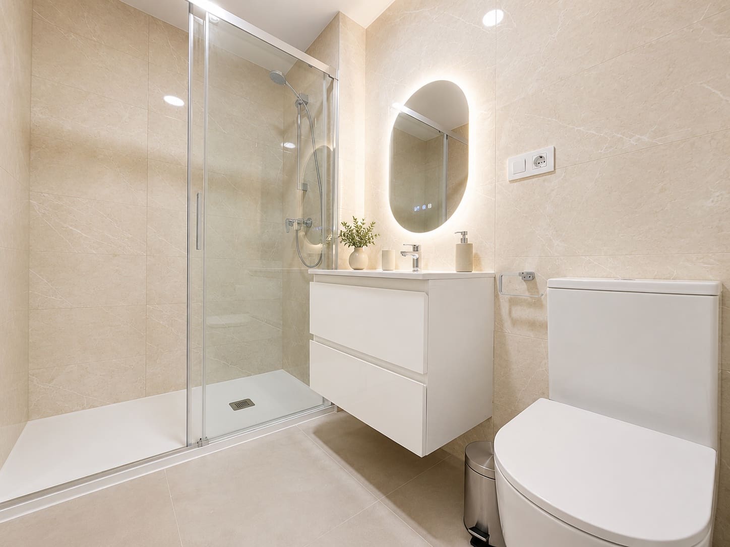 2 quarto Apartamento para arrendar em Torrox-Costa com piscina garagem - 1 400 € (Ref: 9951003)