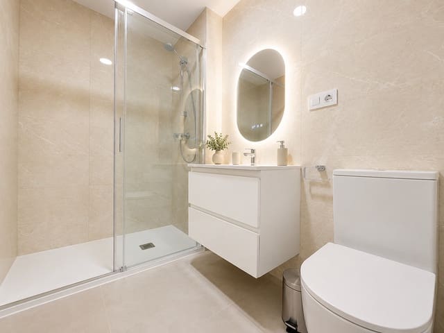 2 quarto Apartamento para arrendar em El Peñoncillo, Torrox com piscina garagem - 1 400 € (Ref: 9951003)