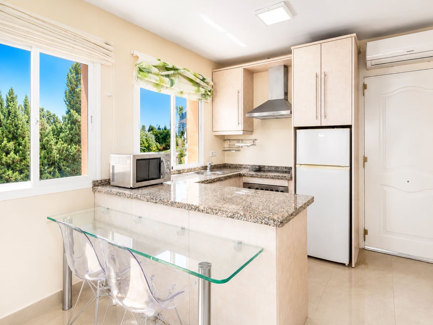 2 makuuhuone Omakotitalo vuokrattavana paikassa Nerja mukana uima-altaan 
autotalli - 1 800 € (Ref: 9953719)