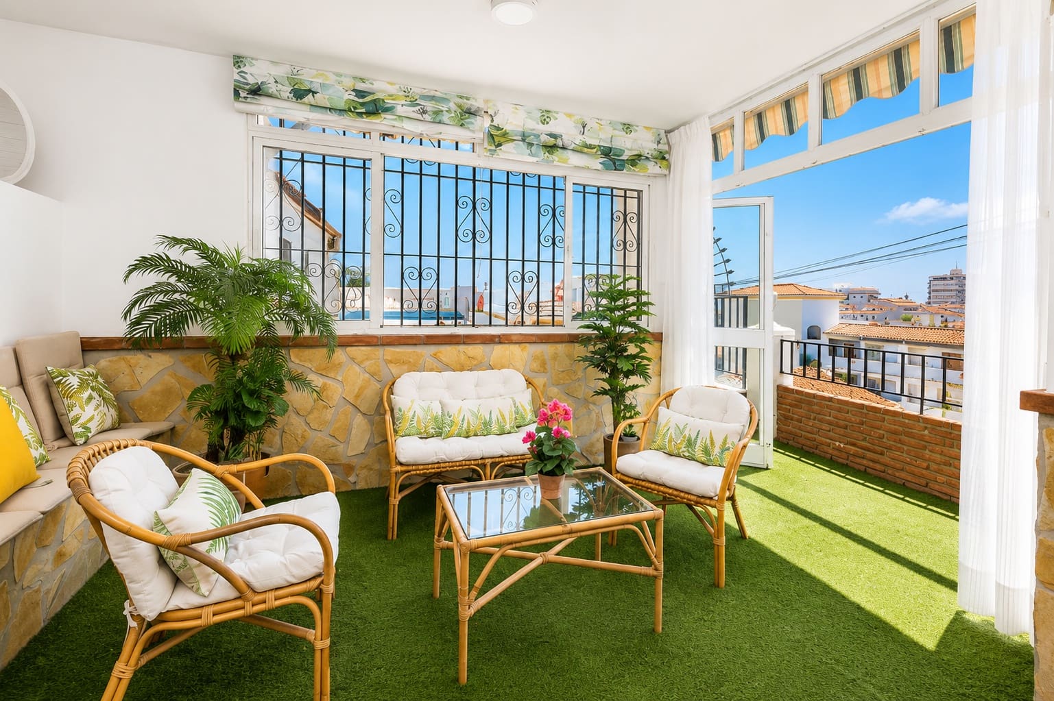 2 makuuhuone Omakotitalo vuokrattavana paikassa Nerja mukana uima-altaan 
autotalli - 1 800 € (Ref: 9953719)