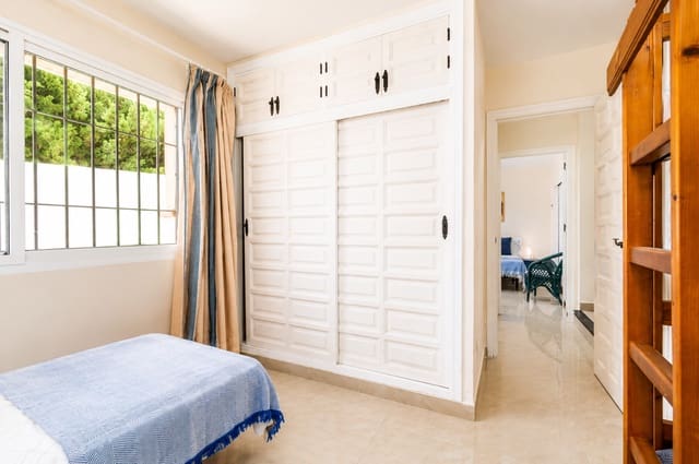 2 makuuhuone Omakotitalo vuokrattavana paikassa Nueva Nerja, Nerja mukana uima-altaan 
autotalli - 1 800 € (Ref: 9953719)
