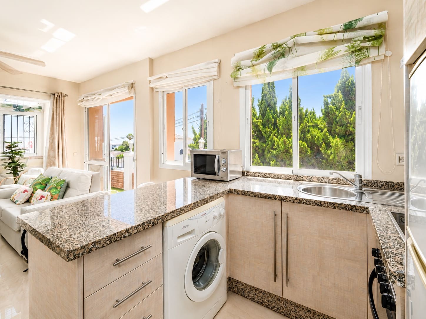 2 makuuhuone Omakotitalo vuokrattavana paikassa Nerja mukana uima-altaan 
autotalli - 1 800 € (Ref: 9953719)
