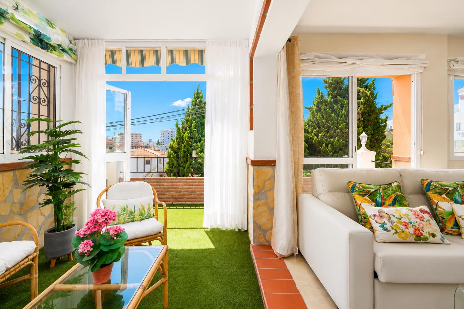 2 makuuhuone Omakotitalo vuokrattavana paikassa Nerja mukana uima-altaan 
autotalli - 1 800 € (Ref: 9953719)