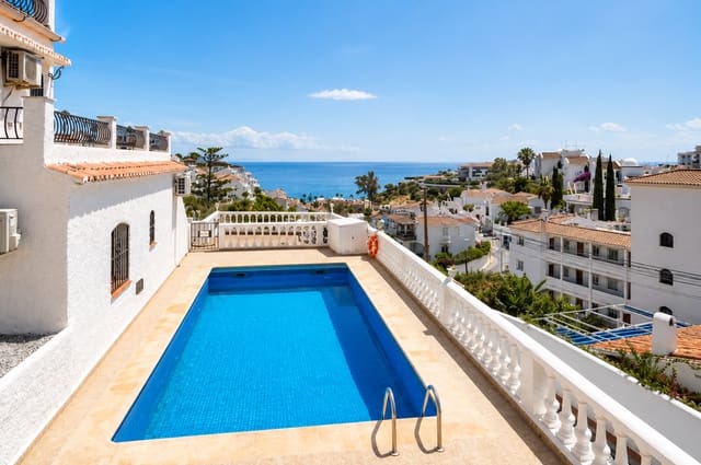 2 makuuhuone Omakotitalo vuokrattavana paikassa Nueva Nerja, Nerja mukana uima-altaan 
autotalli - 1 800 € (Ref: 9953719)