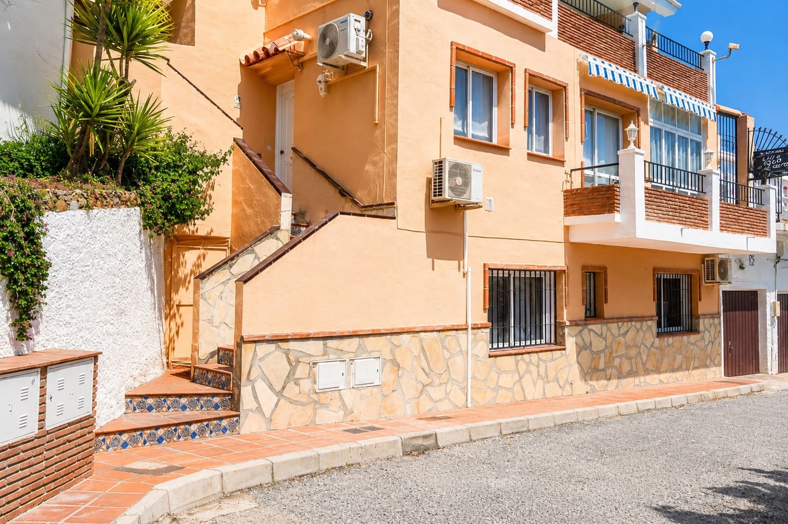 2 makuuhuone Omakotitalo vuokrattavana paikassa Nerja mukana uima-altaan 
autotalli - 1 800 € (Ref: 9953719)