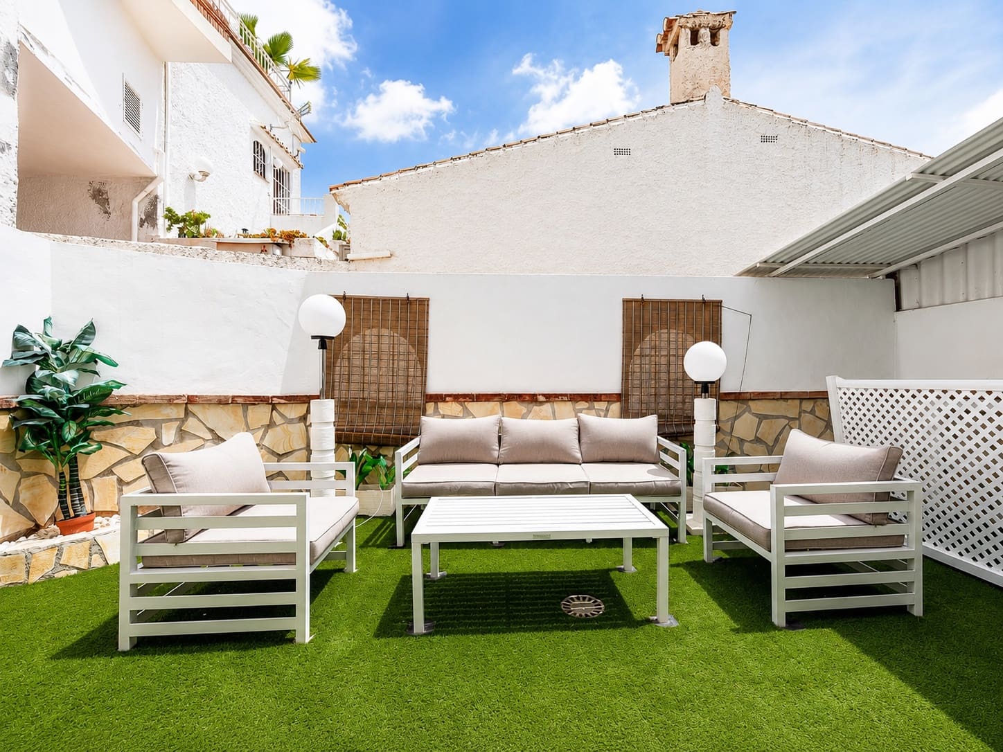 2 soverom Leilighet til leie i Nerja med svømmebasseng - € 1 500 (Ref: 9966117)