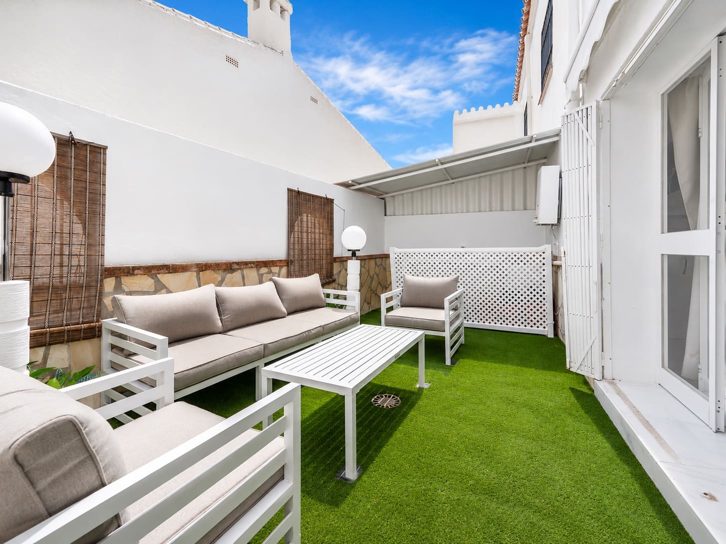 2 soverom Leilighet til leie i Nerja med svømmebasseng - € 1 500 (Ref: 9966117)