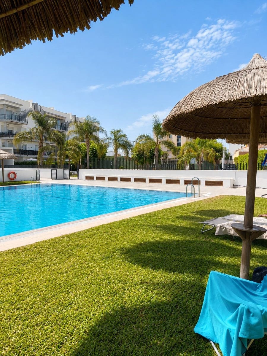 Appartement de 1 chambre à louer à Torrox-Costa avec piscine garage - 720 € (Ref: 9978143)