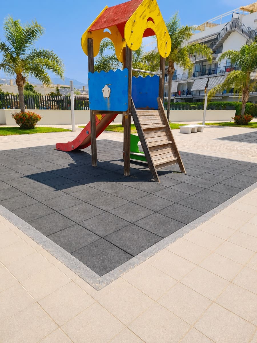 Appartement de 1 chambre à louer à Torrox-Costa avec piscine garage - 720 € (Ref: 9978143)