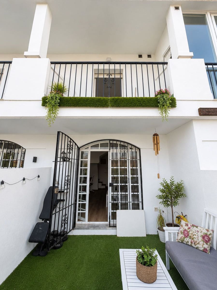 Maison de Ville de 1 chambre à louer à Rincon de la Victoria avec piscine garage - 1 500 € (Ref: 9984378)