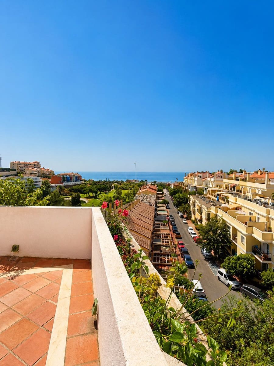 Maison de Ville de 1 chambre à louer à Rincon de la Victoria avec piscine garage - 1 500 € (Ref: 9984378)