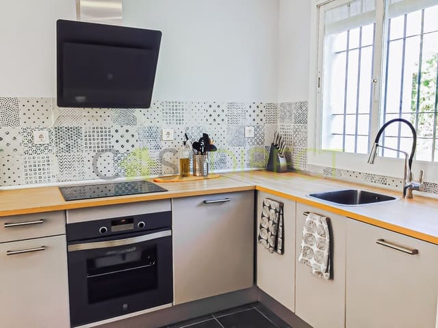 2 bedroom Flat for rent in Marbella with pool garage - € 2,058 (Ref: 9984379)