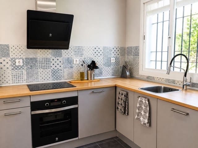 Piso de 2 habitaciones en Marbella en alquiler con piscina garaje - 2.058 € (Ref: 9984379)