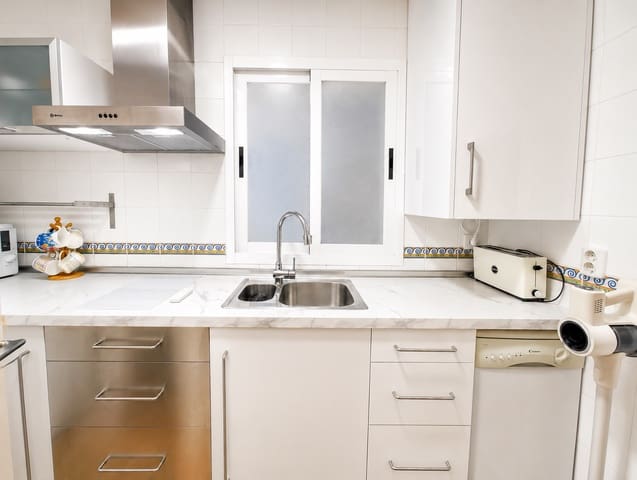 1 quarto Apartamento para arrendar em Almuñécar com garagem - 1 020 € (Ref: 9986364)