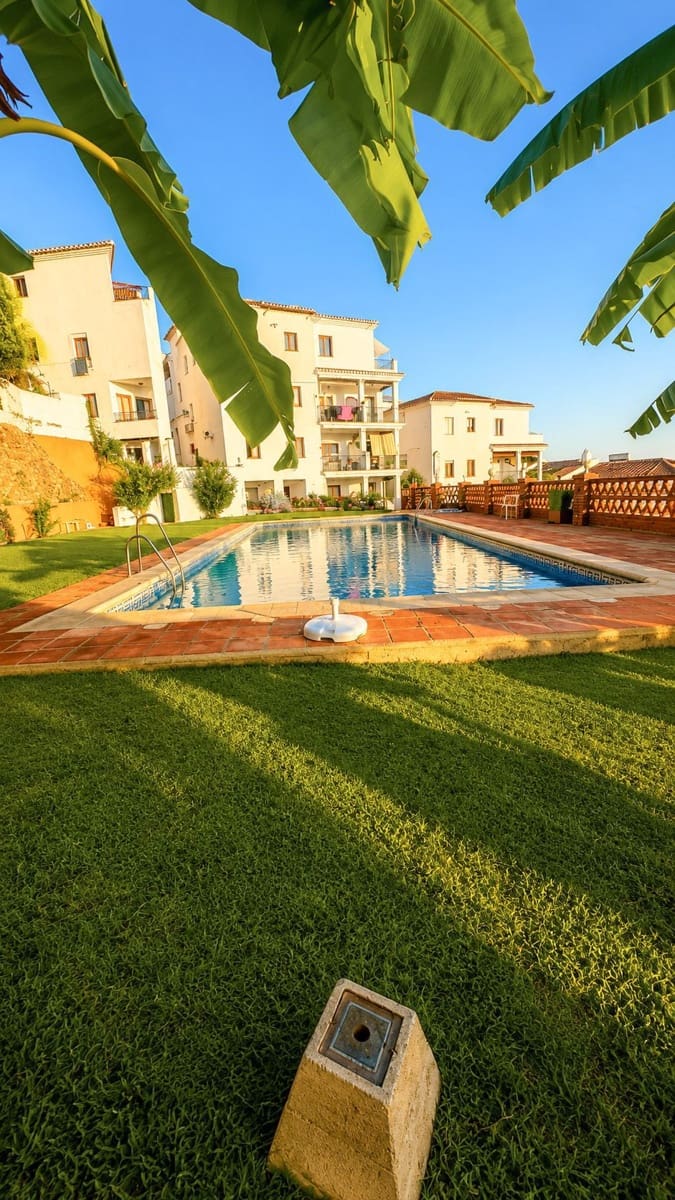 1 quarto Apartamento para arrendar em Frigiliana com piscina - 600 € (Ref: 9996614)