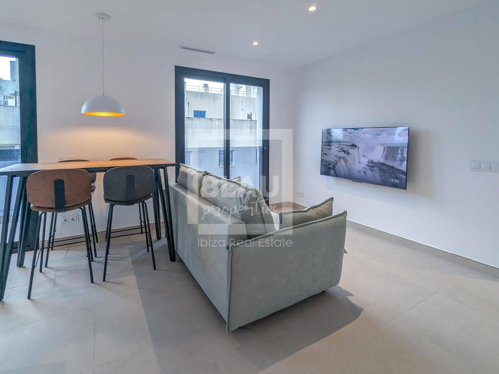 1 slaapkamer Flat te koop in Sant Antoni de Portmany met zwembad garage - € 399.000 (Ref: 10135107)