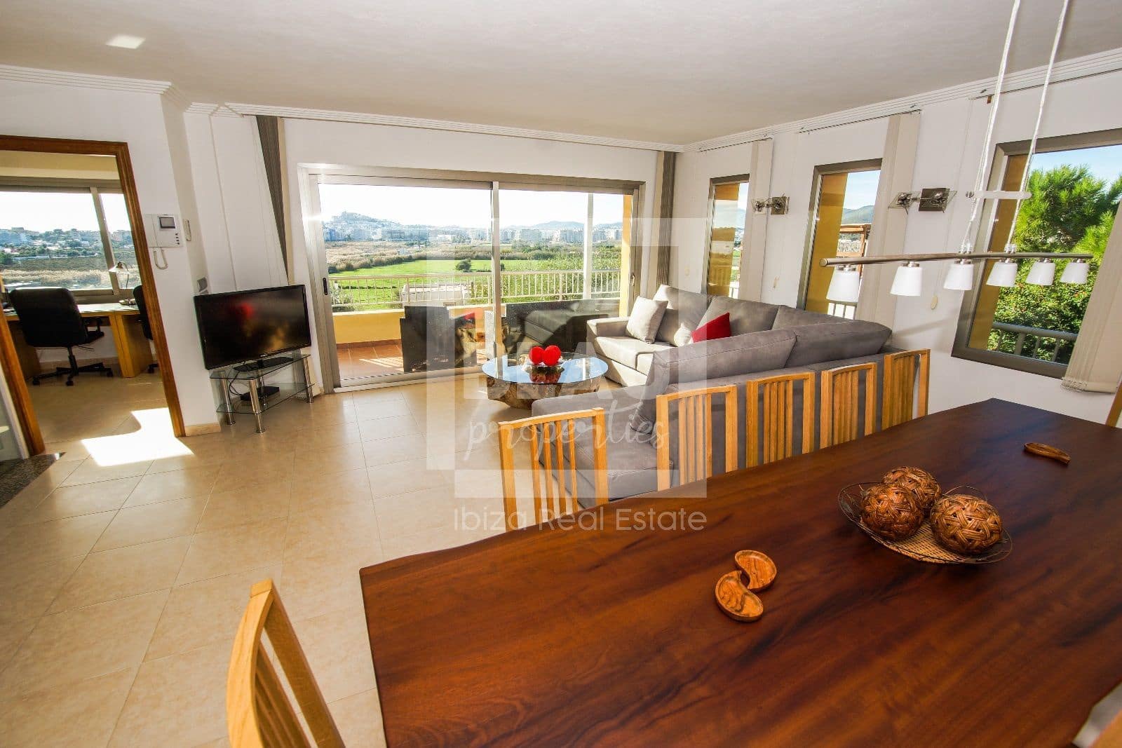 6 sypialnia Willa do wynajęcia w Santa Eulalia / Santa Eularia z basenem garażem - 16 500 € (Ref: 7658306)