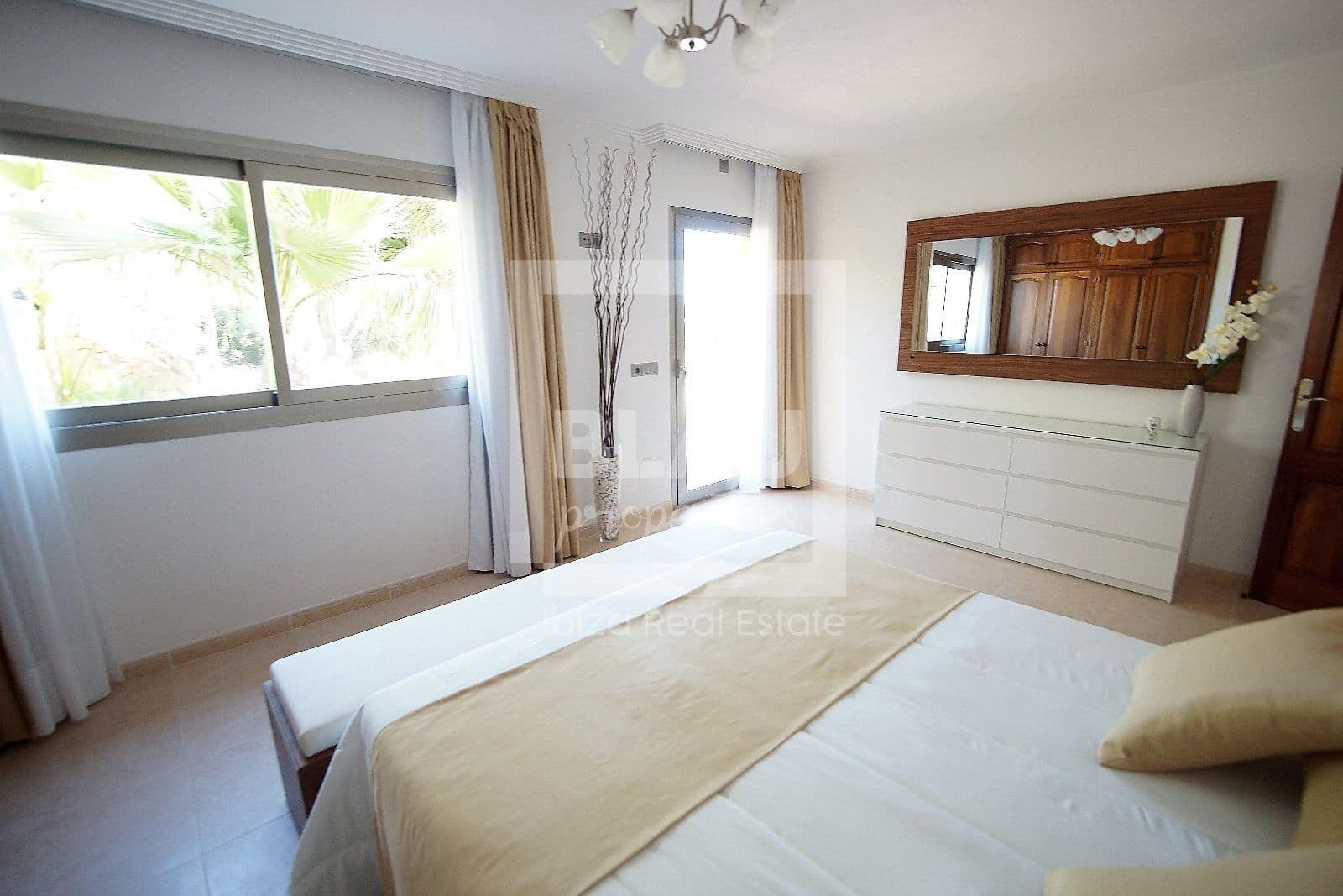 Villa/Maison de 6 chambres à louer à Santa Eulalia / Santa Eularia avec piscine garage - 12 000 € (Ref: 7762919)