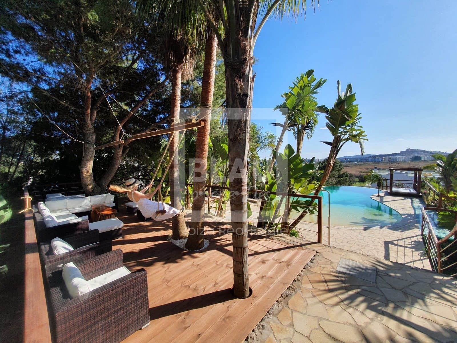 Villa/Maison de 6 chambres à louer à Santa Eulalia / Santa Eularia avec piscine garage - 12 000 € (Ref: 7762919)