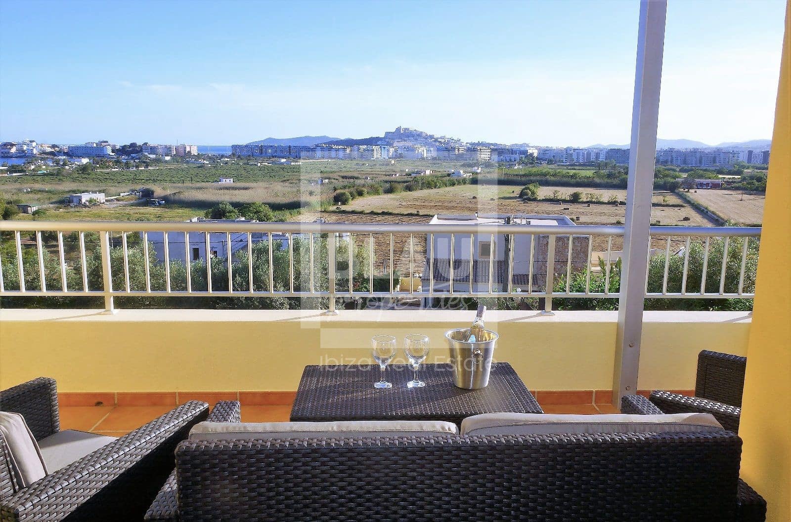 Villa/Maison de 6 chambres à louer à Santa Eulalia / Santa Eularia avec piscine garage - 12 000 € (Ref: 7762919)