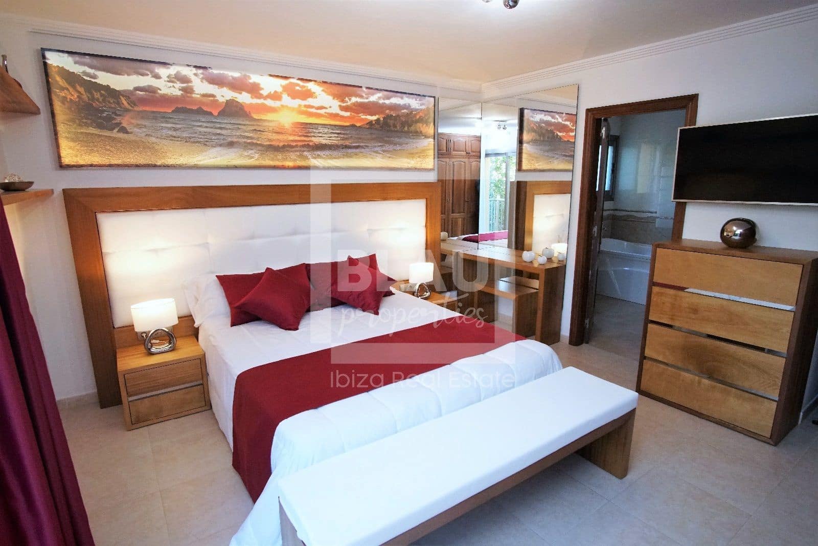 Villa/Maison de 6 chambres à louer à Santa Eulalia / Santa Eularia avec piscine garage - 12 000 € (Ref: 7762919)