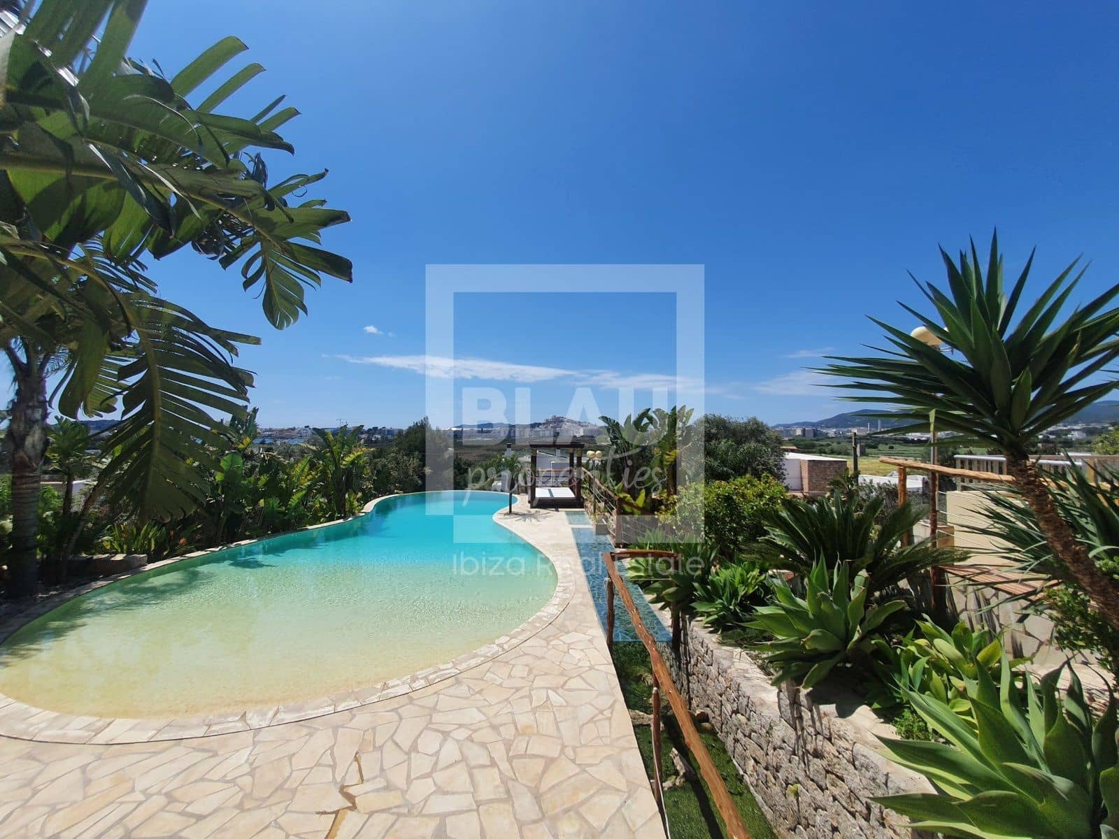 Villa/Maison de 6 chambres à louer à Santa Eulalia / Santa Eularia avec piscine garage - 12 000 € (Ref: 7762919)