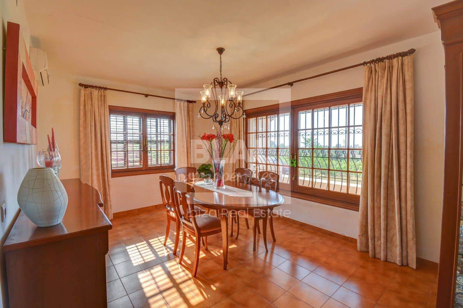 4 slaapkamer Villa te koop in San Jose / Sant Josep de Sa Talaia met garage - € 2.300.000 (Ref: 8386064)