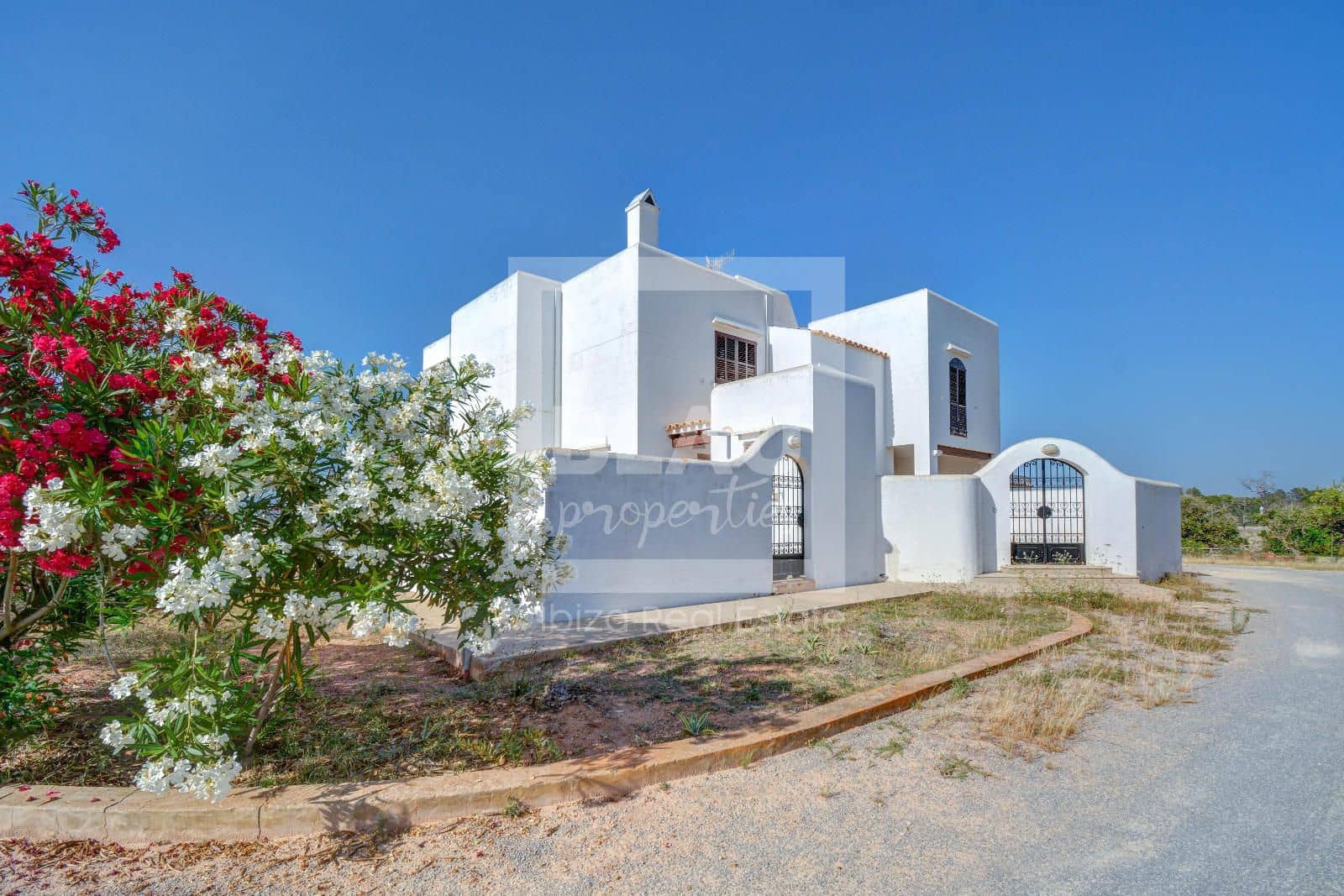 4 slaapkamer Villa te koop in San Jose / Sant Josep de Sa Talaia met garage - € 2.300.000 (Ref: 8386064)