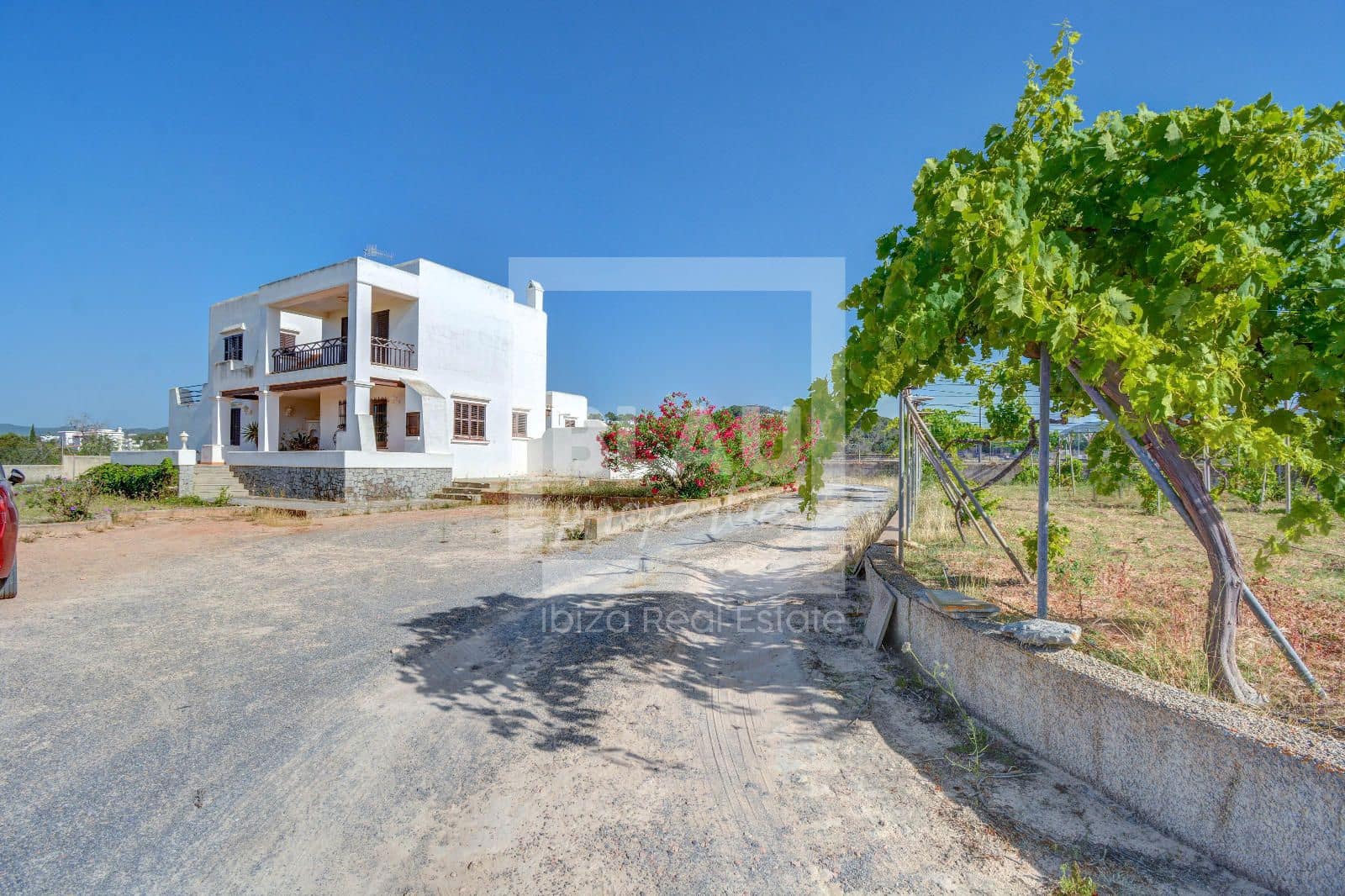 4 slaapkamer Villa te koop in San Jose / Sant Josep de Sa Talaia met garage - € 2.300.000 (Ref: 8386064)