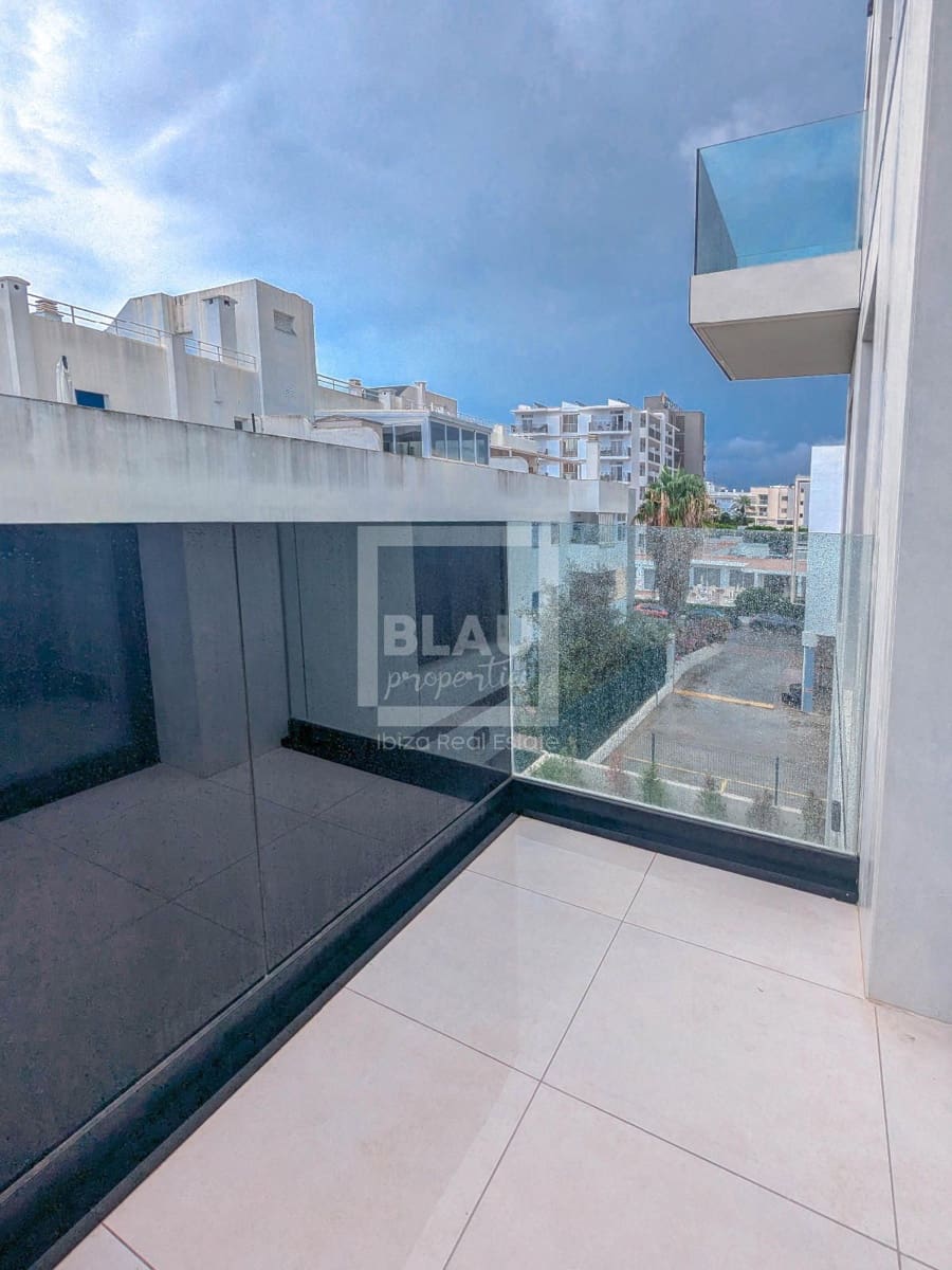 1 slaapkamer Flat te huur in Sant Antoni de Portmany met zwembad garage - € 900 (Ref: 9357414)