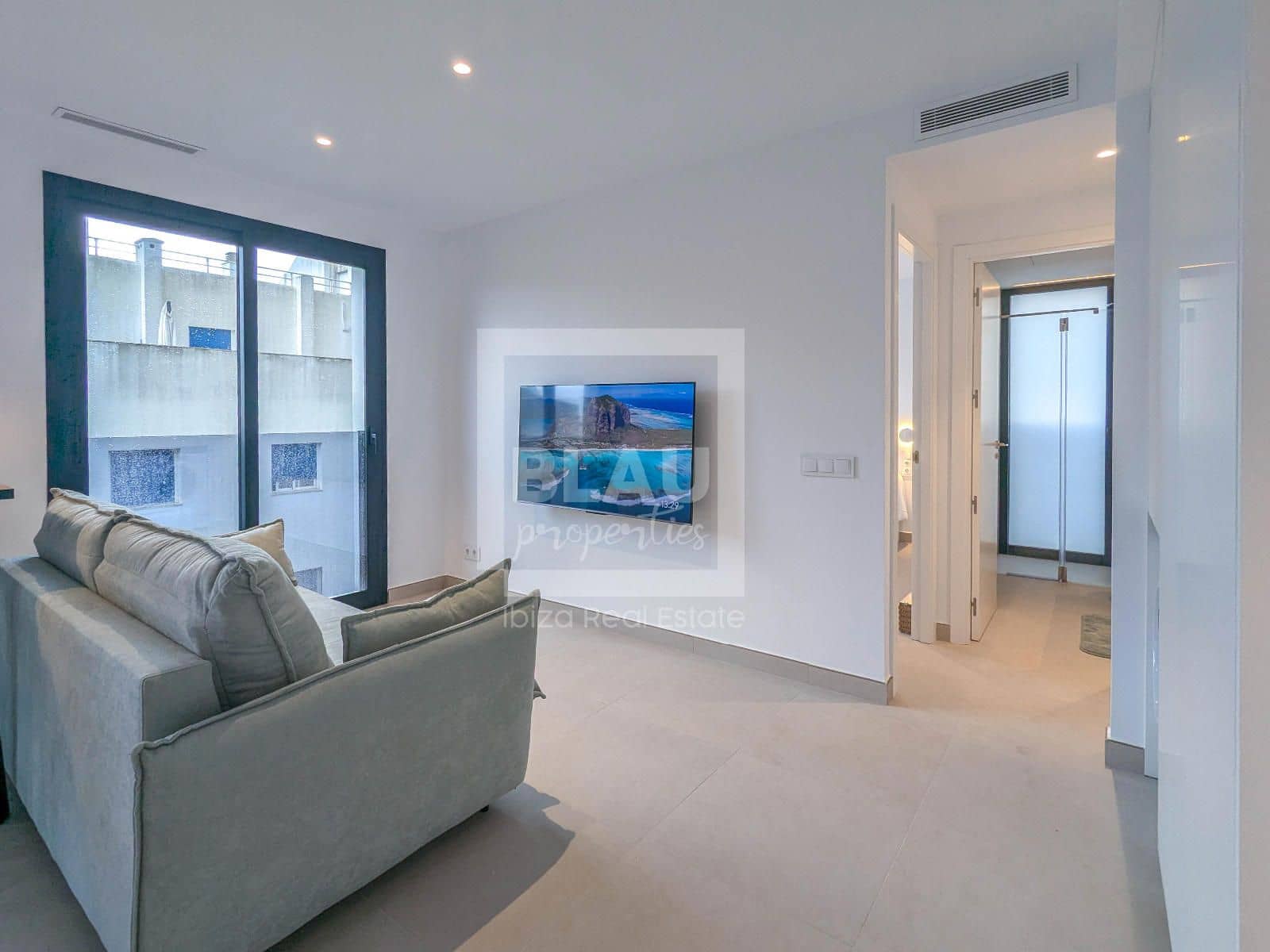 1 slaapkamer Flat te huur in Sant Antoni de Portmany met zwembad garage - € 900 (Ref: 9357414)