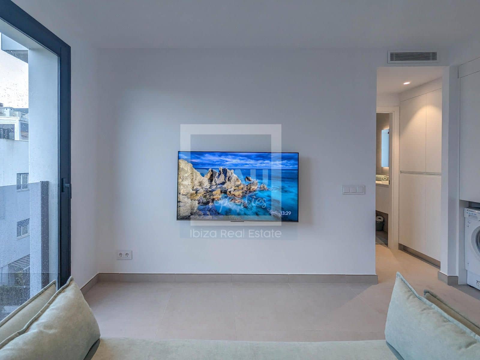 1 slaapkamer Flat te huur in Sant Antoni de Portmany met zwembad garage - € 900 (Ref: 9357414)