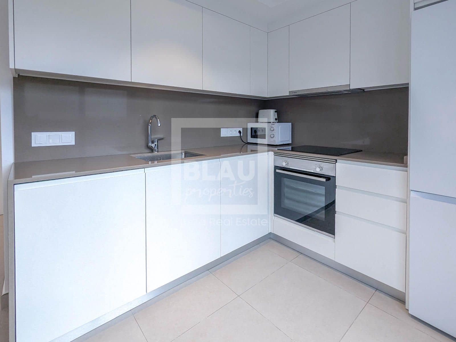 1 slaapkamer Flat te huur in Sant Antoni de Portmany met zwembad garage - € 900 (Ref: 9357414)