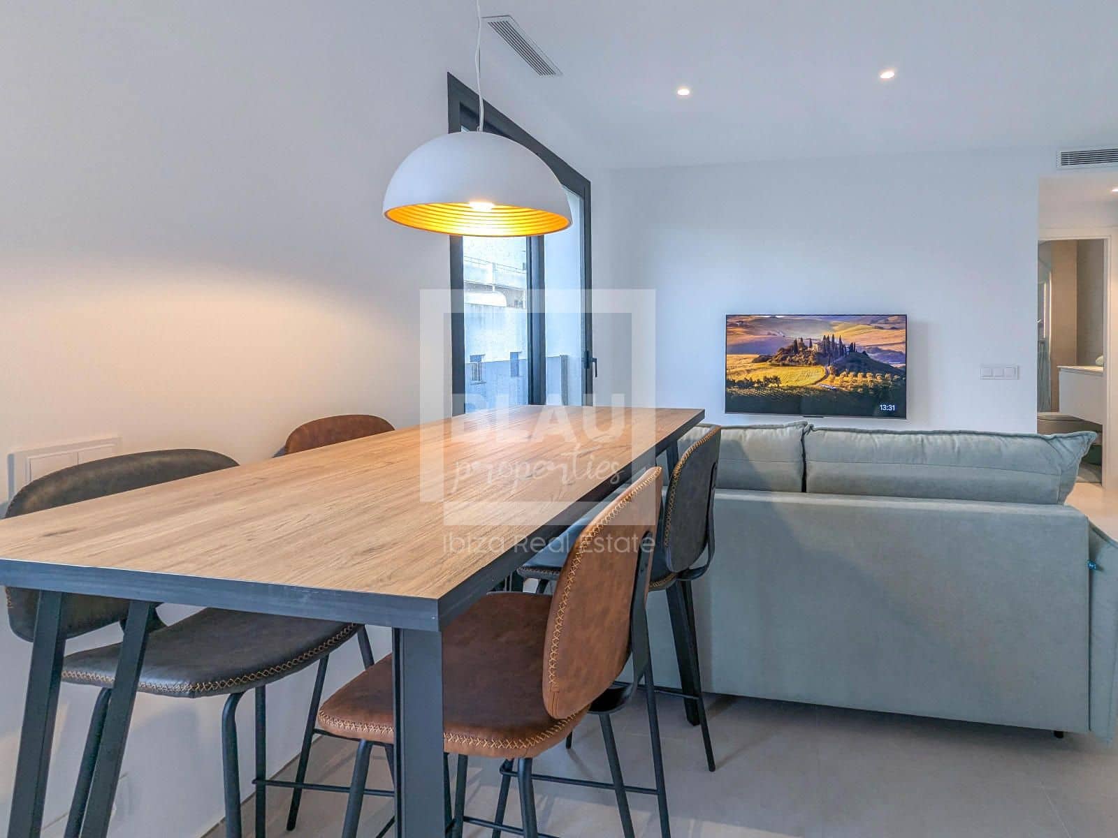 1 slaapkamer Flat te huur in Sant Antoni de Portmany met zwembad garage - € 900 (Ref: 9357414)