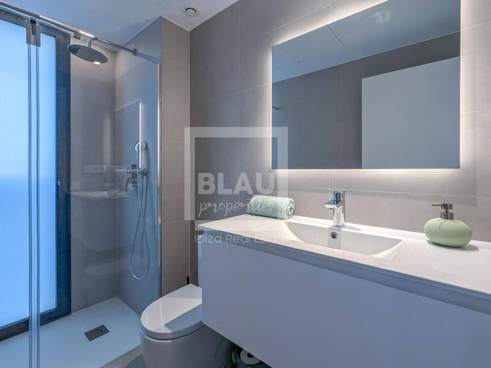 1 slaapkamer Flat te huur in Sant Antoni de Portmany met zwembad garage - € 900 (Ref: 9357414)