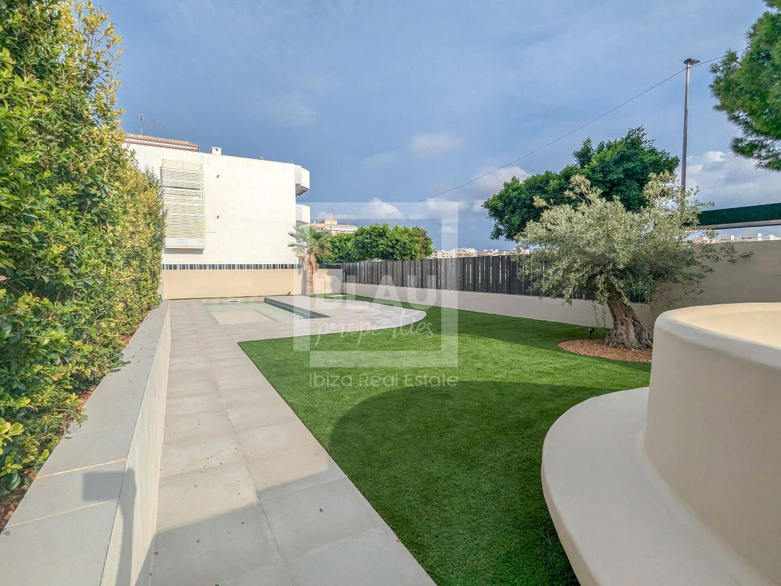 1 slaapkamer Flat te huur in Sant Antoni de Portmany met zwembad garage - € 900 (Ref: 9357414)