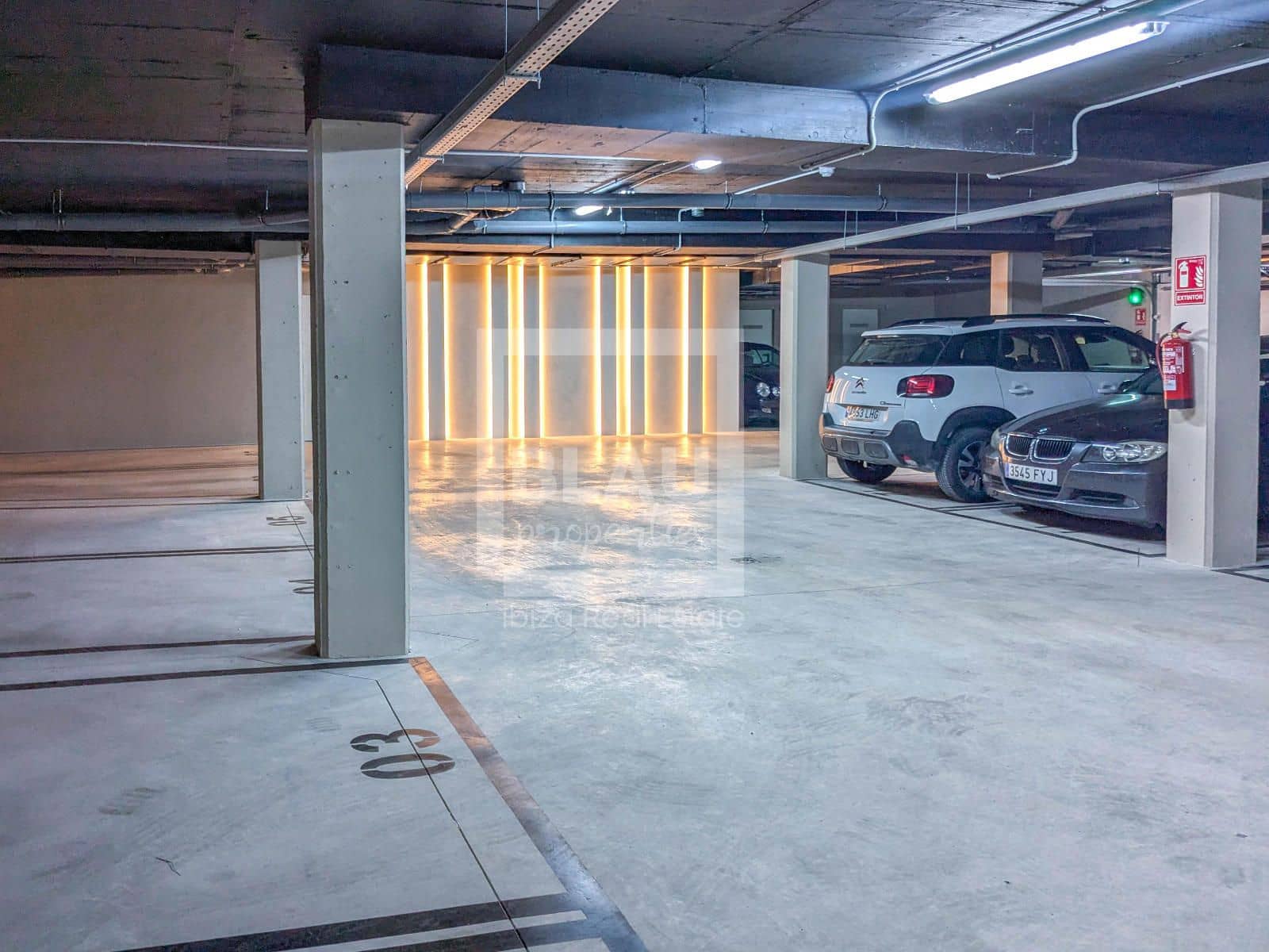 1 slaapkamer Flat te huur in Sant Antoni de Portmany met zwembad garage - € 900 (Ref: 9357414)