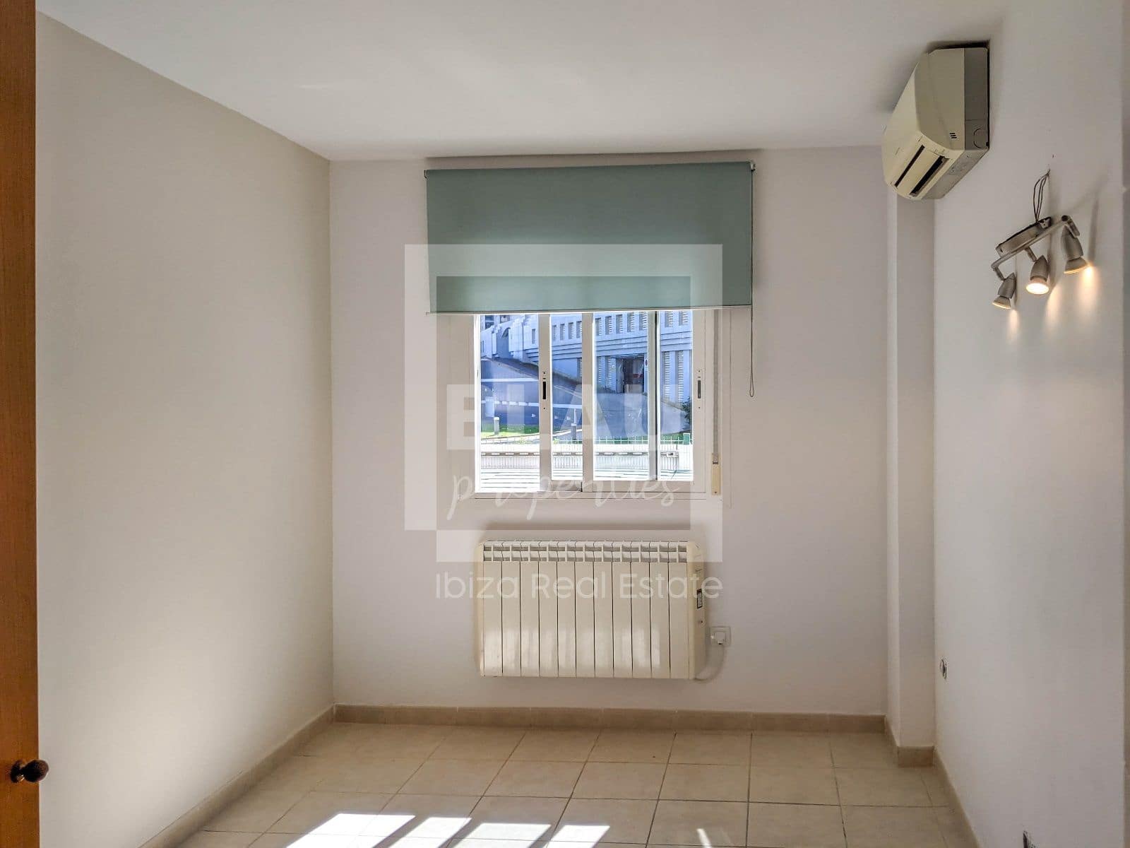 Piso de 2 habitaciones en Ibiza / Eivissa ciudad en alquiler con piscina garaje - 1.850 € (Ref: 9450595)