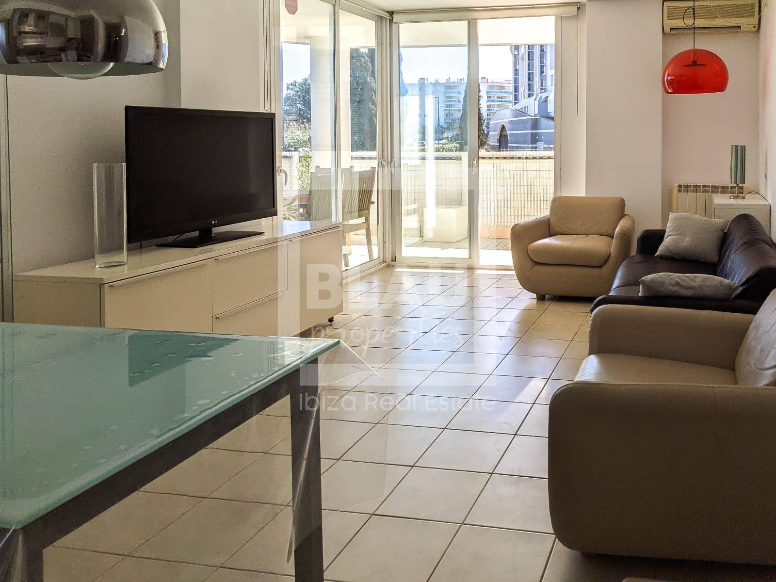 Piso de 2 habitaciones en Ibiza / Eivissa ciudad en alquiler con piscina garaje - 1.850 € (Ref: 9450595)