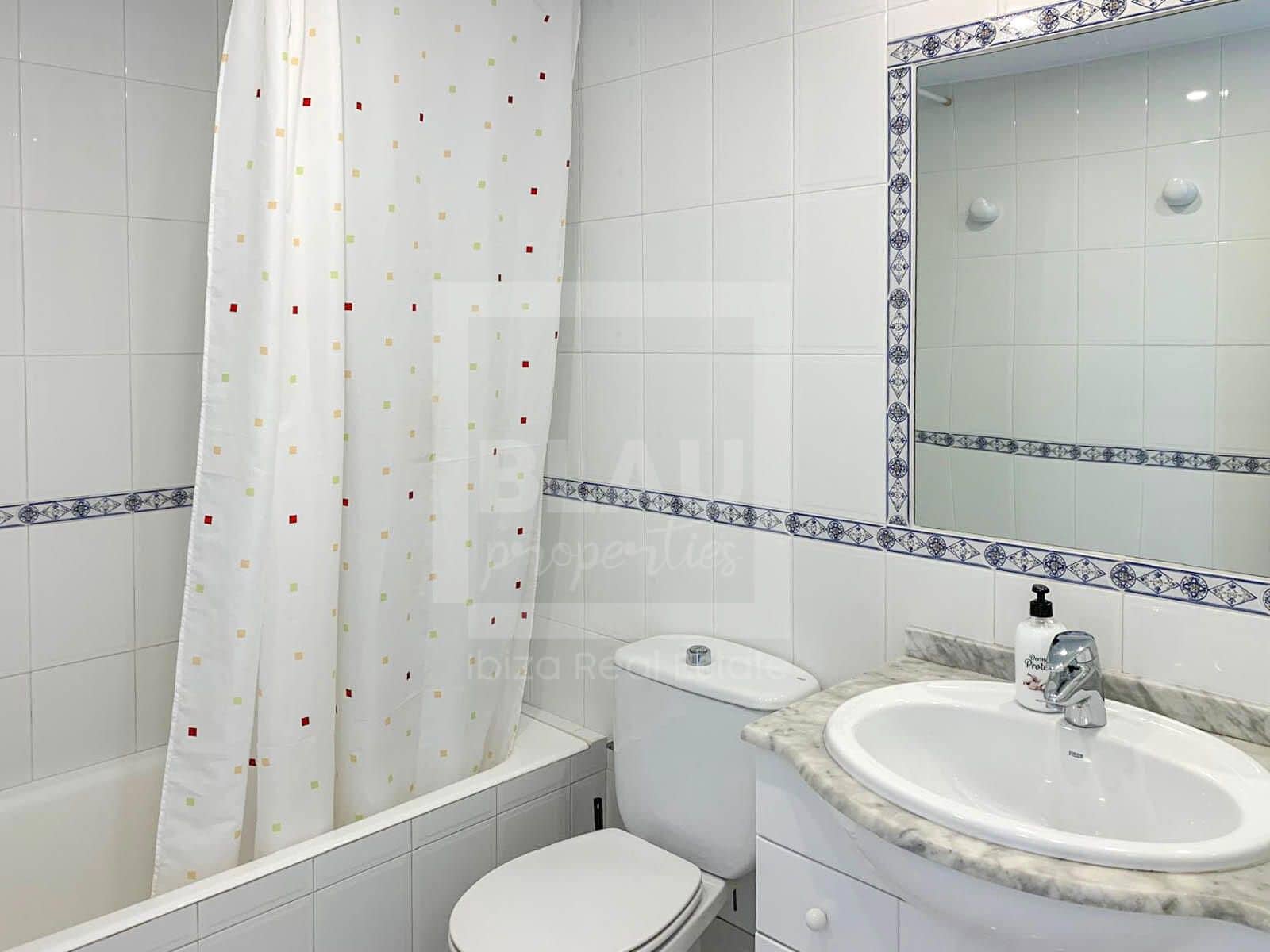 2 sypialnia Penthouse do wynajęcia w Sant Antoni de Portmany z basenem garażem - 2 900 € (Ref: 9479251)