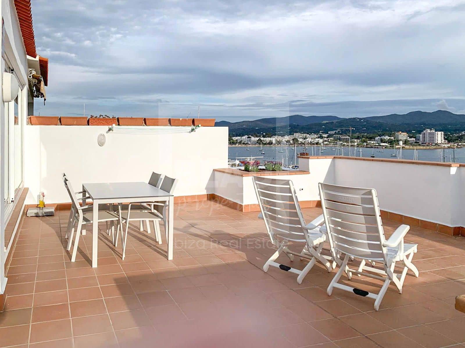 2 sypialnia Penthouse do wynajęcia w Sant Antoni de Portmany z basenem garażem - 2 900 € (Ref: 9479251)