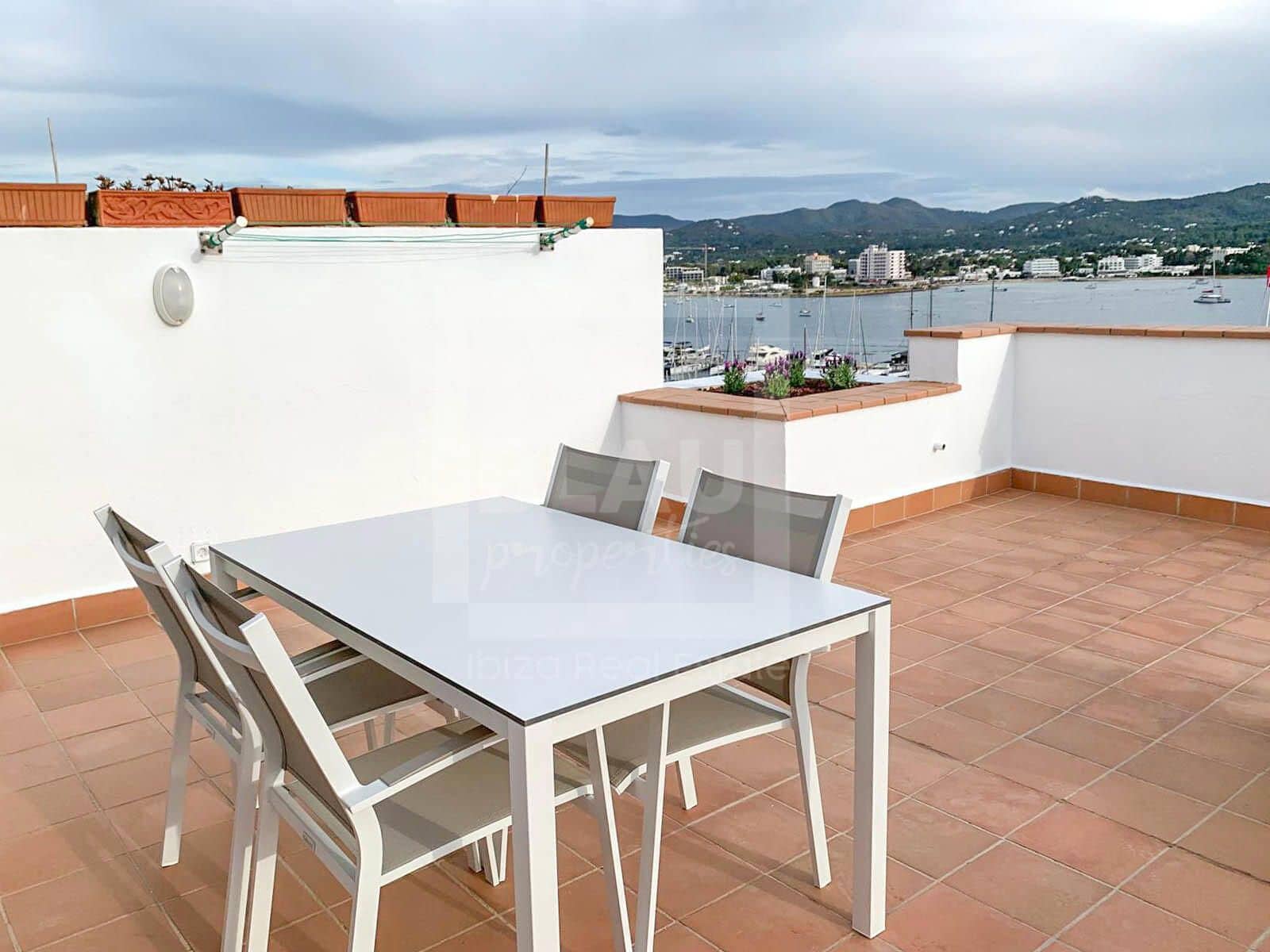 2 sypialnia Penthouse do wynajęcia w Sant Antoni de Portmany z basenem garażem - 2 900 € (Ref: 9479251)