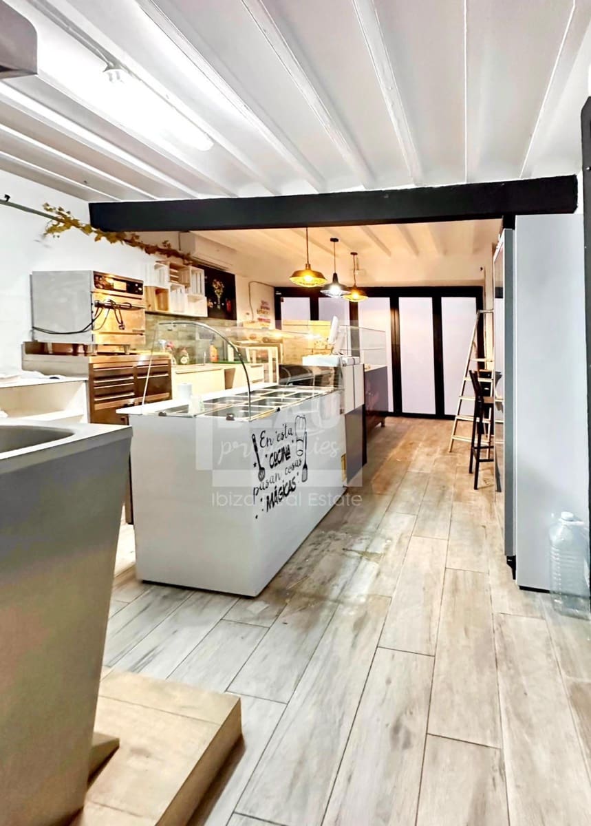 Commercieel te koop in Sant Antoni de Portmany - € 370.000 (Ref: 9494158)