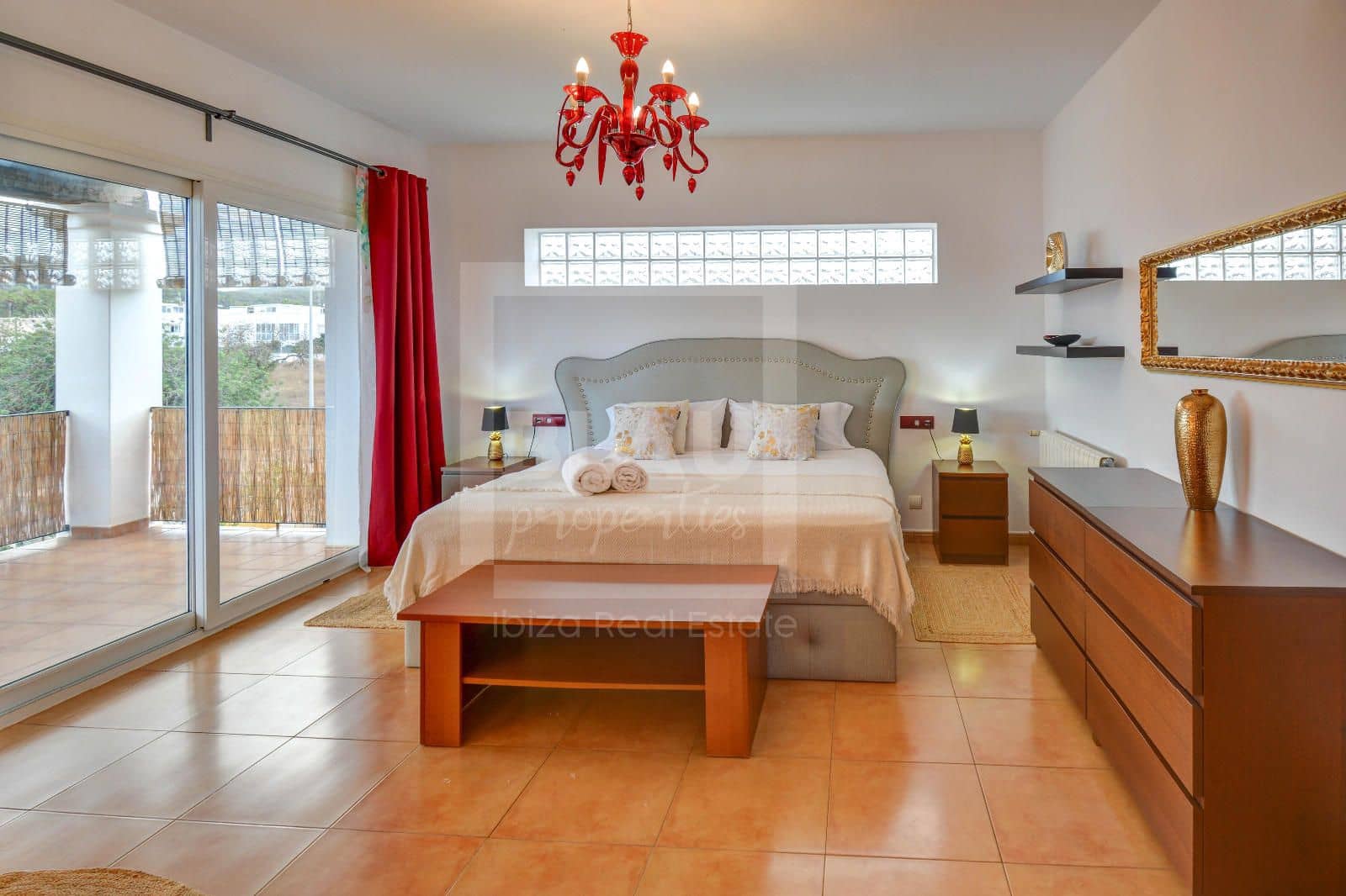 4 soveværelse Villa til leje i Sant Antoni de Portmany med swimmingpool - € 10.500 (Ref: 9525589)