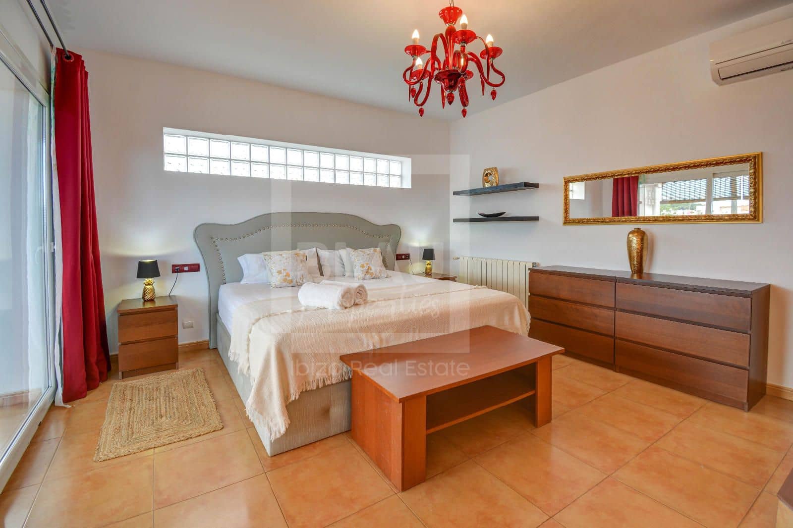 4 soveværelse Villa til leje i Sant Antoni de Portmany med swimmingpool - € 10.500 (Ref: 9525589)