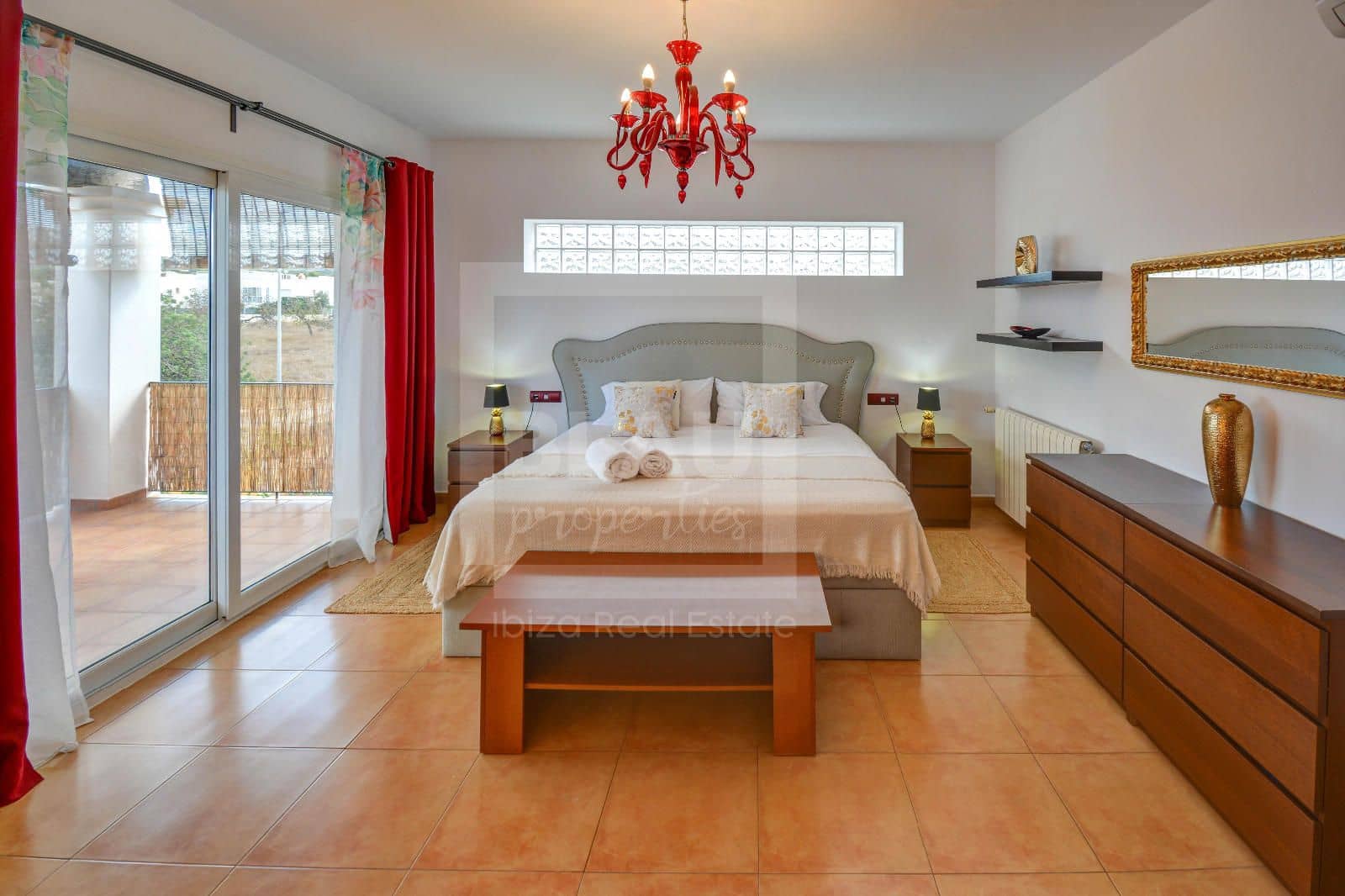 4 soveværelse Villa til leje i Sant Antoni de Portmany med swimmingpool - € 10.500 (Ref: 9525589)