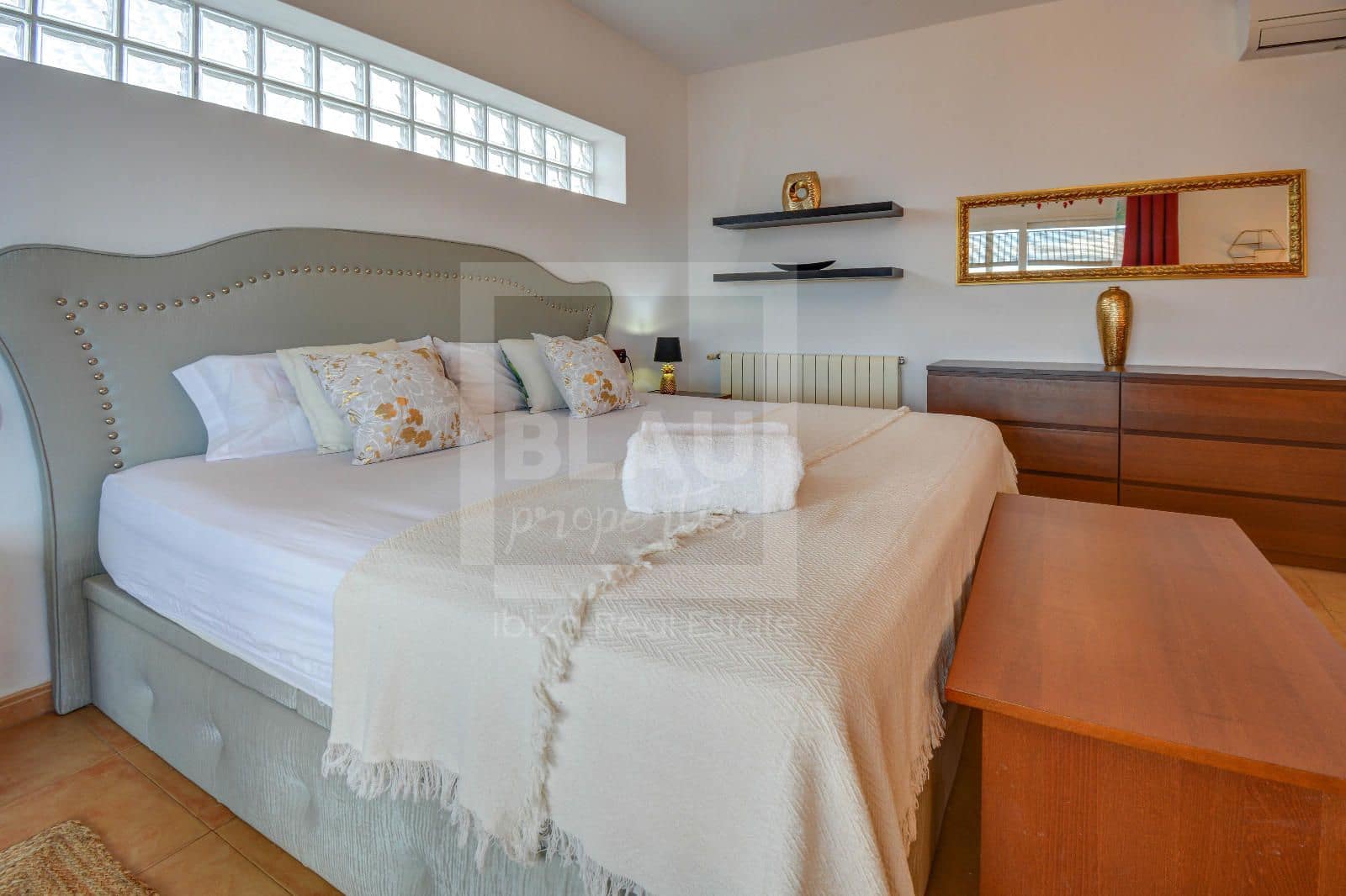 4 soveværelse Villa til leje i Sant Antoni de Portmany med swimmingpool - € 10.500 (Ref: 9525589)