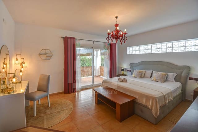 4 soveværelse Villa til leje i Sant Antoni de Portmany med swimmingpool - € 10.500 (Ref: 9525589)