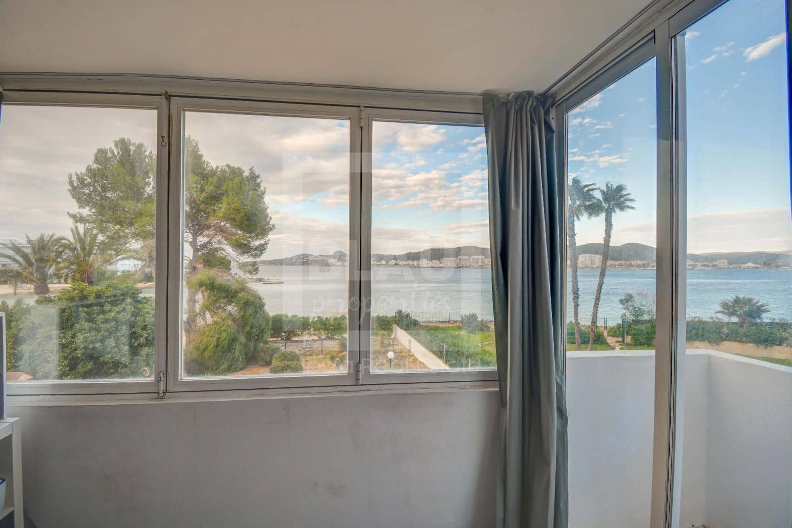 3 bedroom Flat for sale in San Jose / Sant Josep de Sa Talaia with pool garage - € 585,000 (Ref: 9550445)