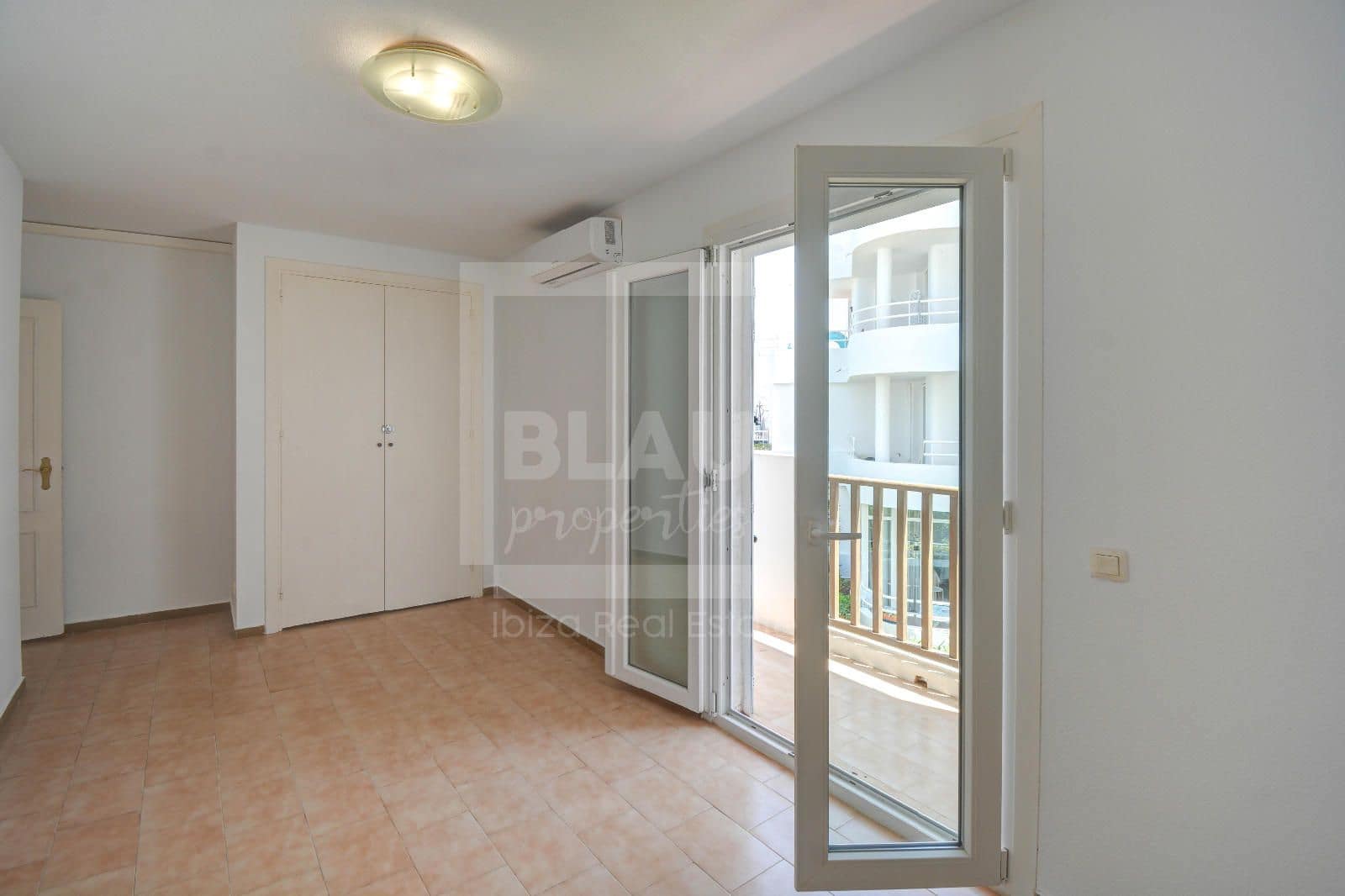 3 bedroom Flat for sale in San Jose / Sant Josep de Sa Talaia with pool garage - € 585,000 (Ref: 9550445)